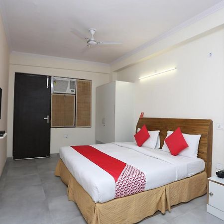 Oyo 28670 Hotel Dev Palace Γκουργκάον Εξωτερικό φωτογραφία
