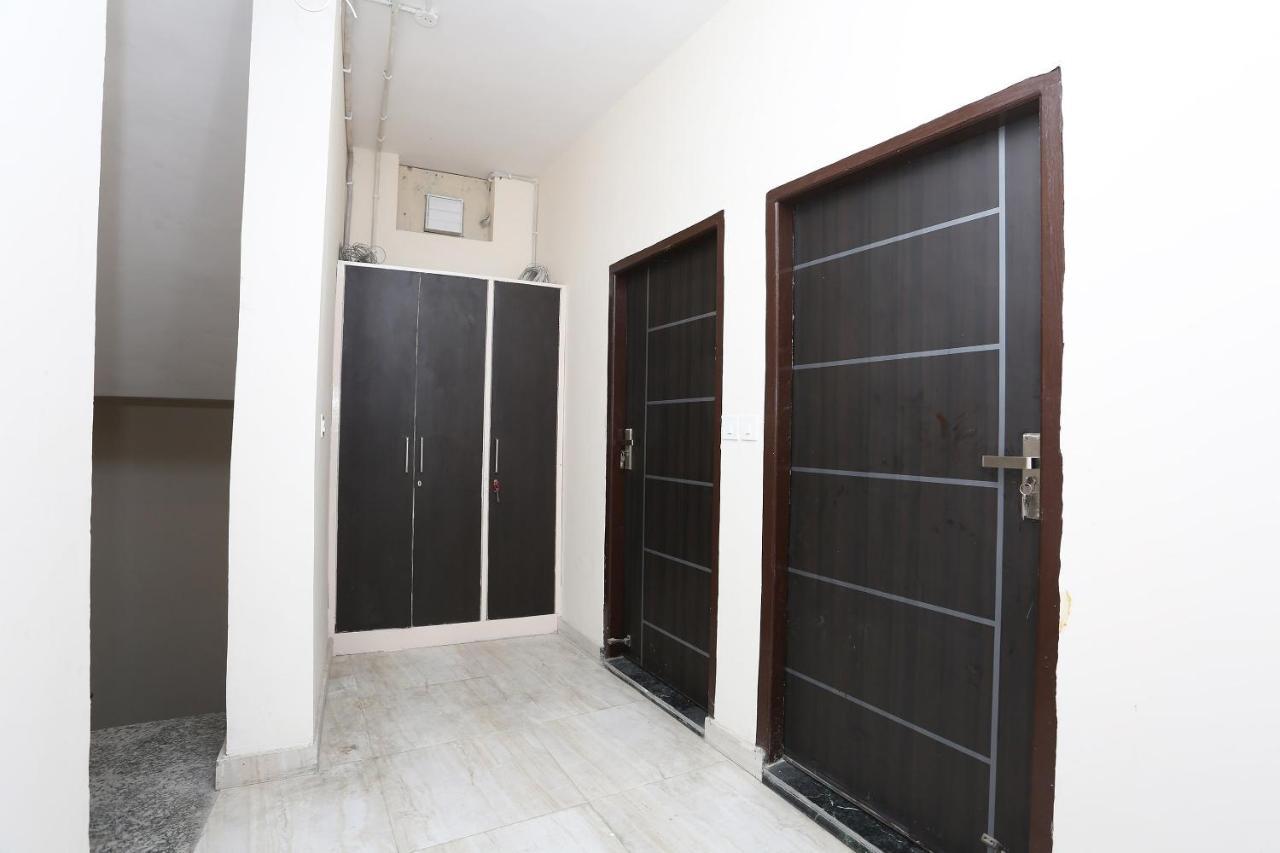 Oyo 28670 Hotel Dev Palace Γκουργκάον Εξωτερικό φωτογραφία