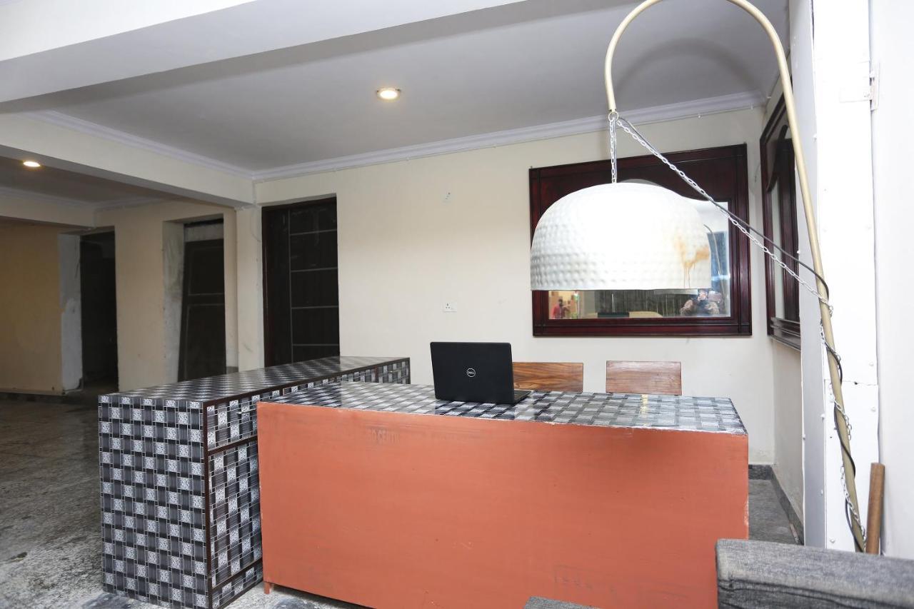 Oyo 28670 Hotel Dev Palace Γκουργκάον Εξωτερικό φωτογραφία