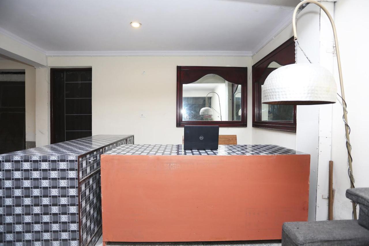 Oyo 28670 Hotel Dev Palace Γκουργκάον Εξωτερικό φωτογραφία