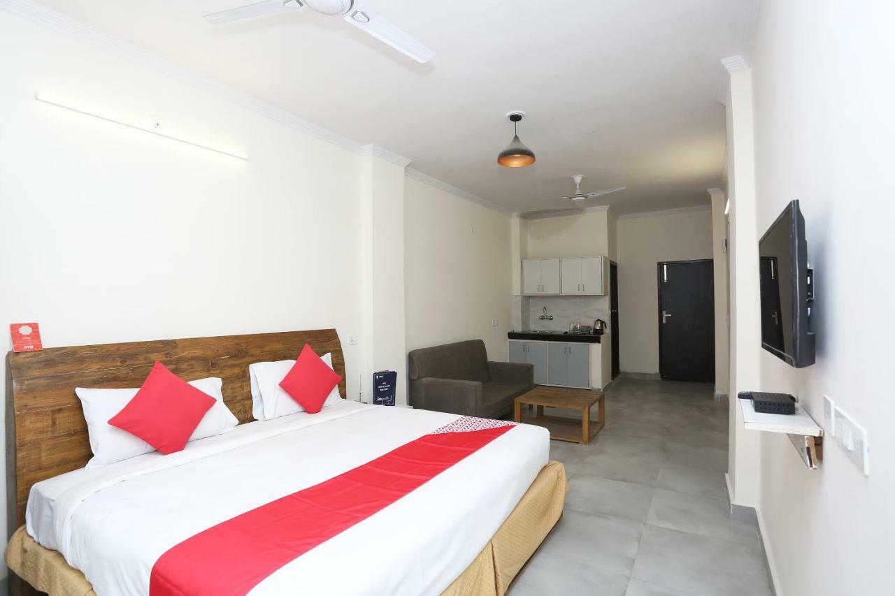 Oyo 28670 Hotel Dev Palace Γκουργκάον Εξωτερικό φωτογραφία